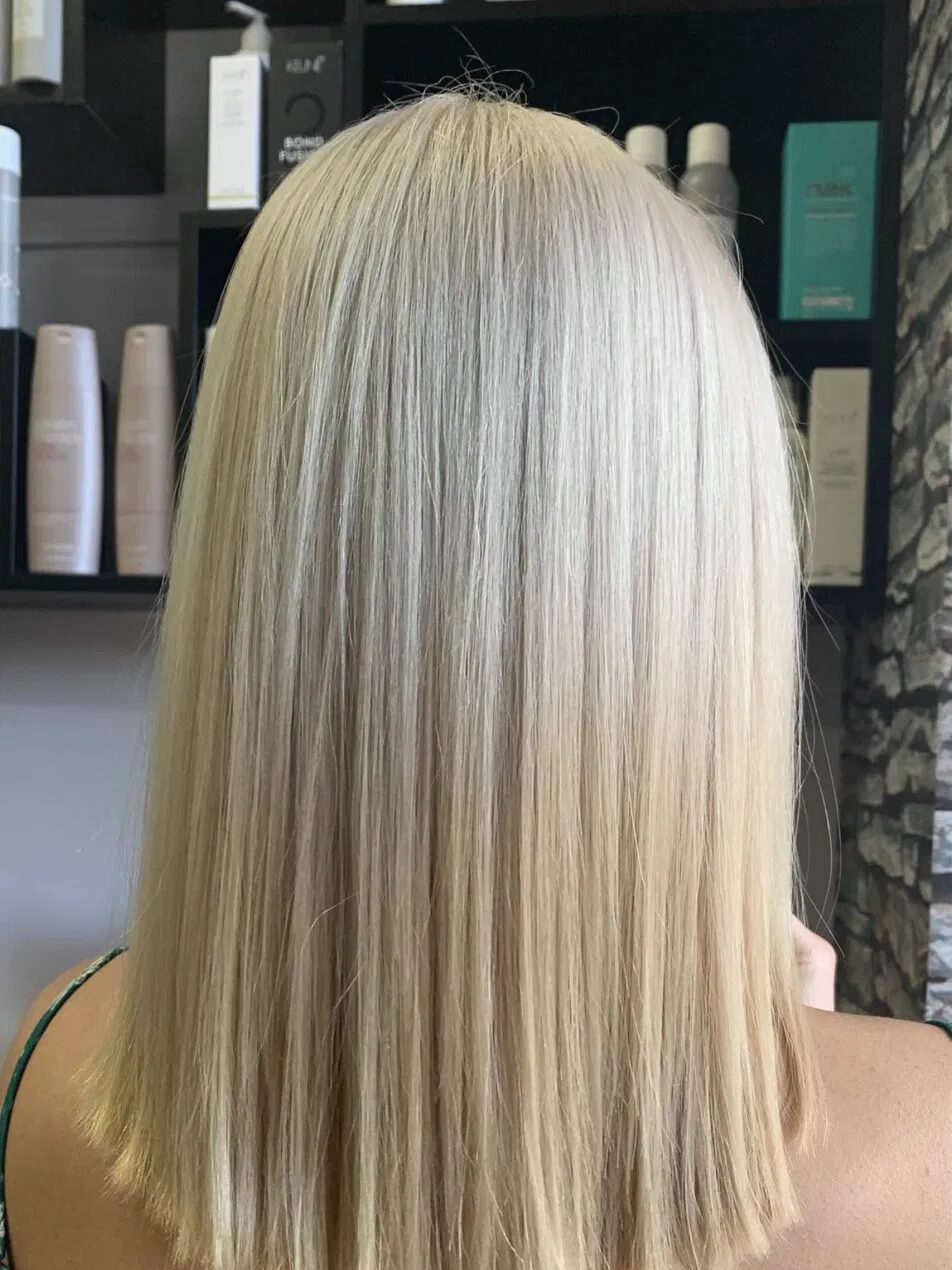 Textured bob with lived-in ashy balayage